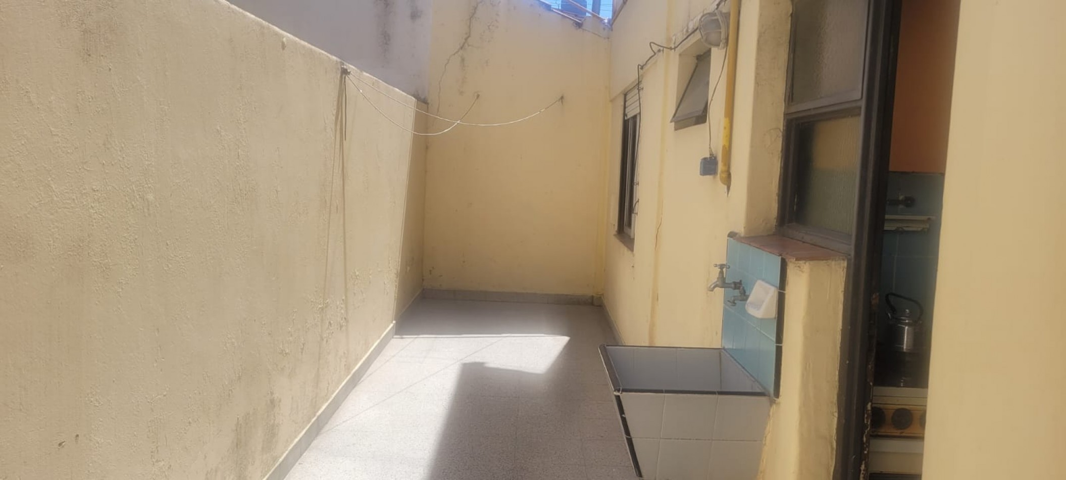 Dos ambientes con patio. Alquiler x 9 meses